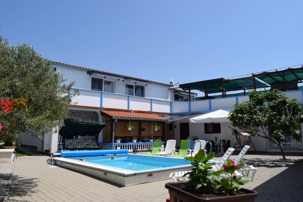 Apartmani Den - with pool:, Tribunj - Rivijera Šibenik 