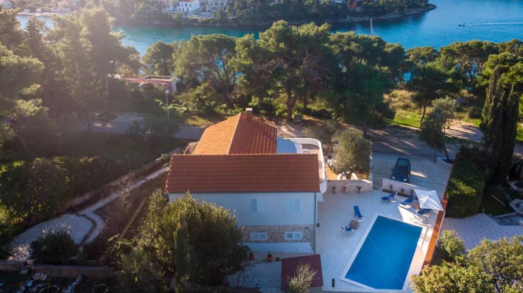 Kuća za odmor Lili-with pool near the sea:   , Splitska - Otok Brač 